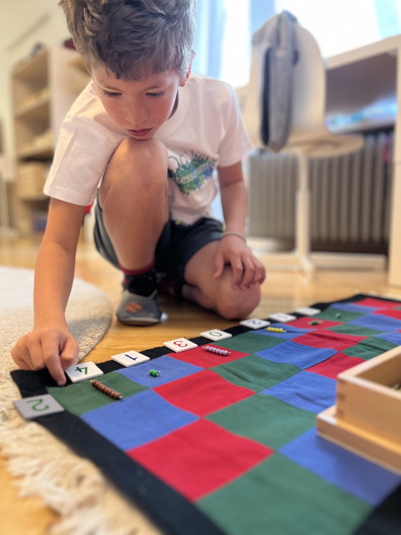 Locus Montessorium - Domišljija in raziskovanje